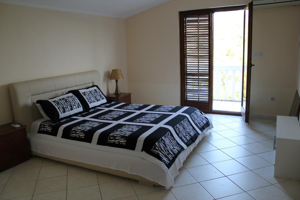 4M Apartments Petrovac na moru Zimmer foto