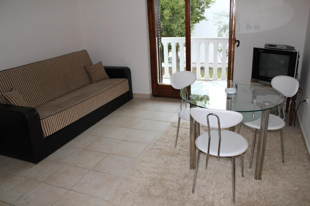 4M Apartments Petrovac na moru Zimmer foto